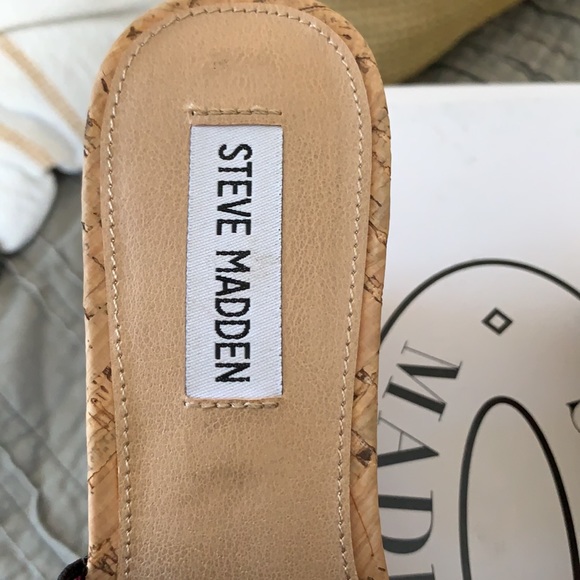 Steven Madden multi-colored wedge platform sandals. - Picture 6 of 8